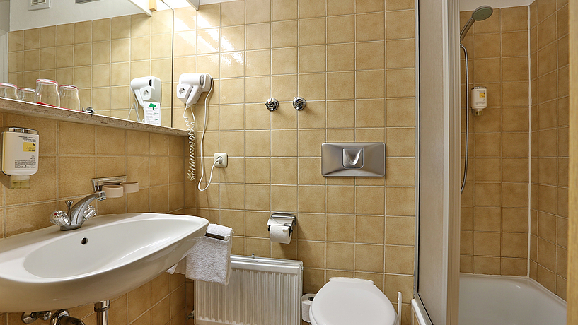 Wohnbeispiel Zwei-Raum-Doppelzimmer Badezimmer