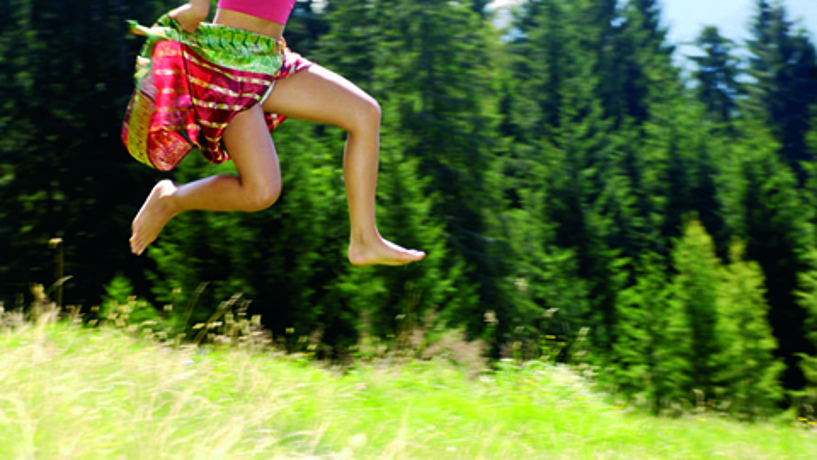 Frau_Sommer_Rock_springend